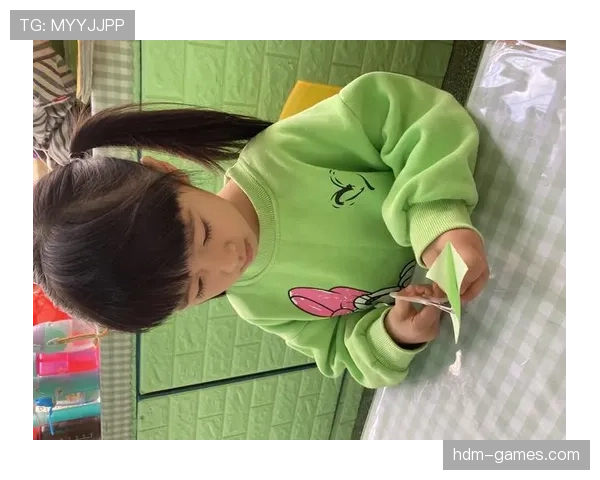 郑思维训练完直接去接娃，球包还没放下就被幼儿园老师夸“最守时爸爸”